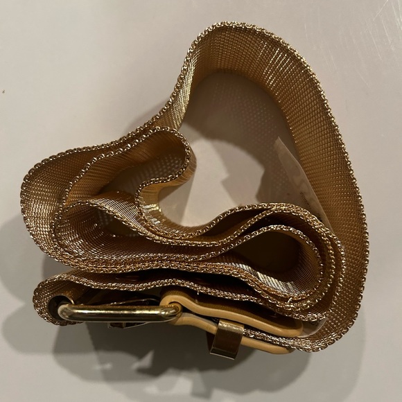 Stylish and Trendy Women's Size Medium Gold Belt - Fashion Accessories - Picture 5 of 11